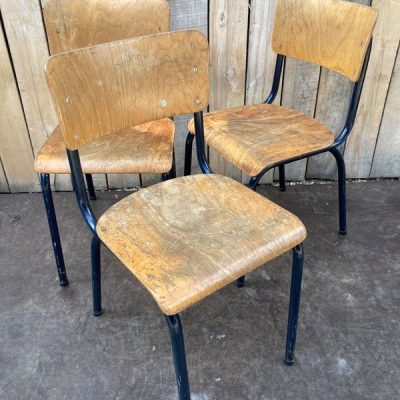 blauwe kantinestoelen retro industrial_thegoodstufffactory