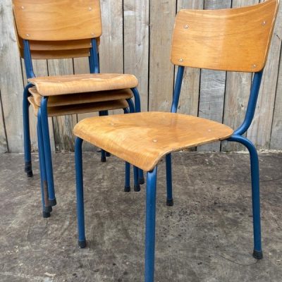 hamerslag blauw stoelen canteens blauwgrijs_thegoodstufffactory_be
