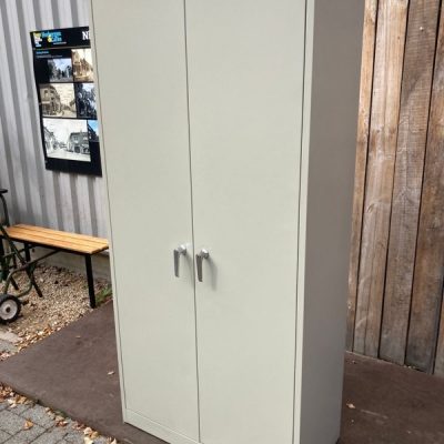 metalen kasten armoires méteaux retro antik vintage inredning