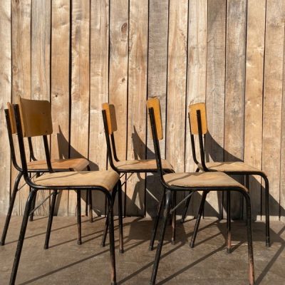 zwarte stoelen black canteens ostalgie inredning antik antiek preloved vintage chine du jour goedkoop stoelen cafe restaurant horeca the good stuff factory (