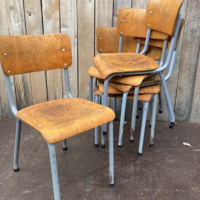bokkepoot canteen stoel cafe inredning ostalgie antikk retro skolstolar preloved upcycled vintage the good stuff factory