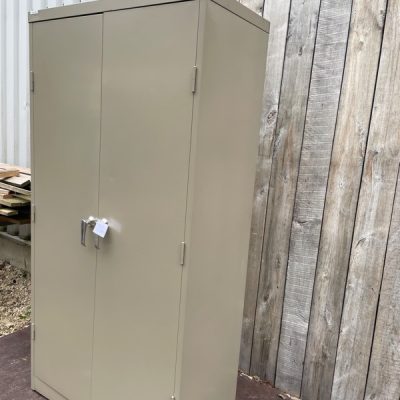 Mewaf kast armoire retro restaurang inredning butik stolar stoel chaise canteen salvage the good stuff factory belgium
