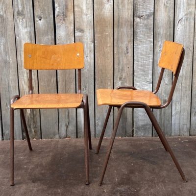 marron stoelen retro antikk inredning interior 123 stolar silas stuhl chair chaise the good stuff factory belgium