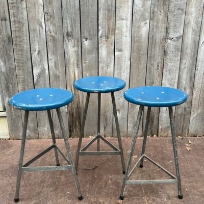 blue stool Industrial retro cafe restaurant restaurang inredning horeca antikk vintage retro the good stuff factory chair cadeira sillas stuhl