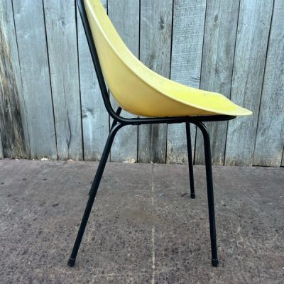 Pierre Guariche geel cadeira sillas chaise stoel coquillage meurop vintage retro mid century design the good stuff factory