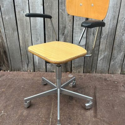 atelier stoelen chaises re-bel good stuff factory belgium sustainable design interior furniture exterior antikk ostalgie inredning restaurang horeca