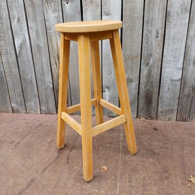 houten kruk horeca the good stuff factory re bel belgium vintage ostalgie inredning sillas cadeire stuhl stoel chaise inredning sustainable design