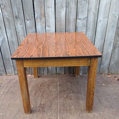 cafétafel 6 table bruin cafe horeca the good stuff ré-bel retro redesign revive recycle sustainable vintage industrial belgium