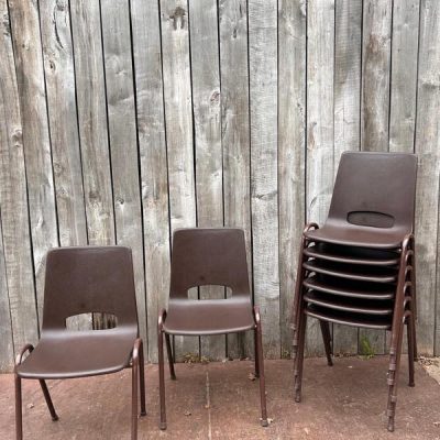 bruine pvc stoelen cafe the good stuff factory Re-bel ostalgie antikk inredning horeca restaurang cafe industrial retro design