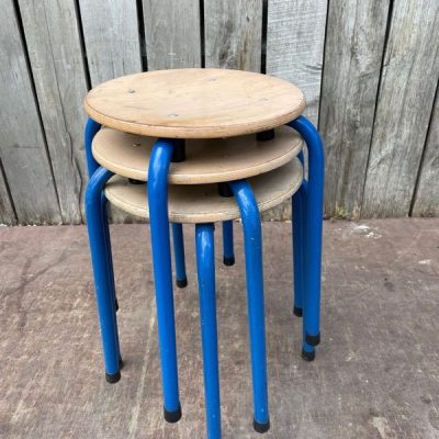 blue stool re-bel the good stuff factory retro design ostalgie vintage hospitality sillas tolar chaise tabouret