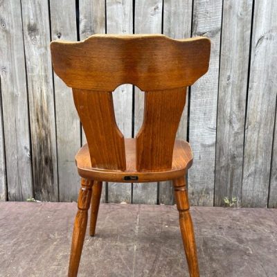 brutalist re-bel the good stuff factory ostalgie antikk retro restaurang inredning sillas cadeira chair stuhl chaise