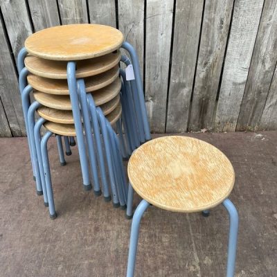 grey stool re-bel the good stuff factory retro design ostalgie vintage hospitality sillas tolar chaise tabouret (5)