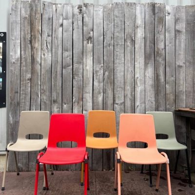 taupe polly chair re-bel the good stuff factory retro design ostalgie vintage hospitality sillas tolar chaise tabouret