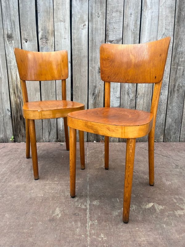 Originele Thonet Caféstoelen in Gebogen Hout – Authentieke Mid-Century Bistrostoelen ( 26 op voorraad)