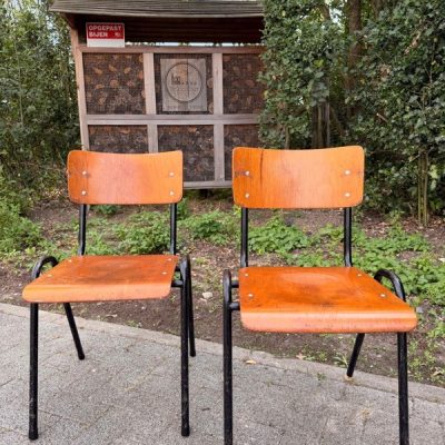 black old industrial chairs authentic retro ostalgie industrial horeca inredning restaurang upcylcled good stuff factory re-bel