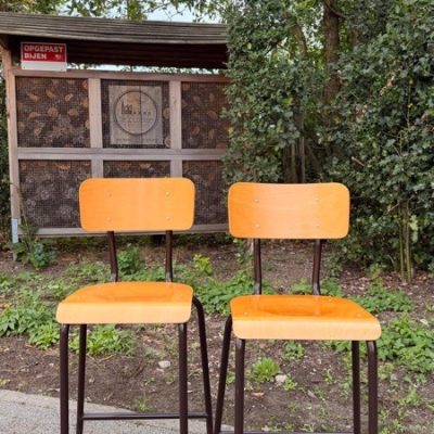 toupie stool old industrial chairs authentic retro ostalgie industrial horeca inredning restaurang upcylcled good stuff factory re-bel
