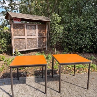 oranje tafel re-bel the good stuff factory retro ostalgie inredning horeca restaurang cafe terras mobilier industrial