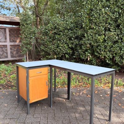 retro bureau tafel re-bel the good stuff factory retro ostalgie inredning horeca restaurang cafe terras mobilier industrial