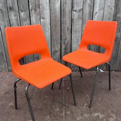re-bel the good stuff factory belgium retro ostalgie philippus Potter orange terras sillas stoel chair
